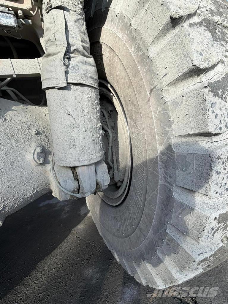 CAT 775 F Atliekų išvežimo technika