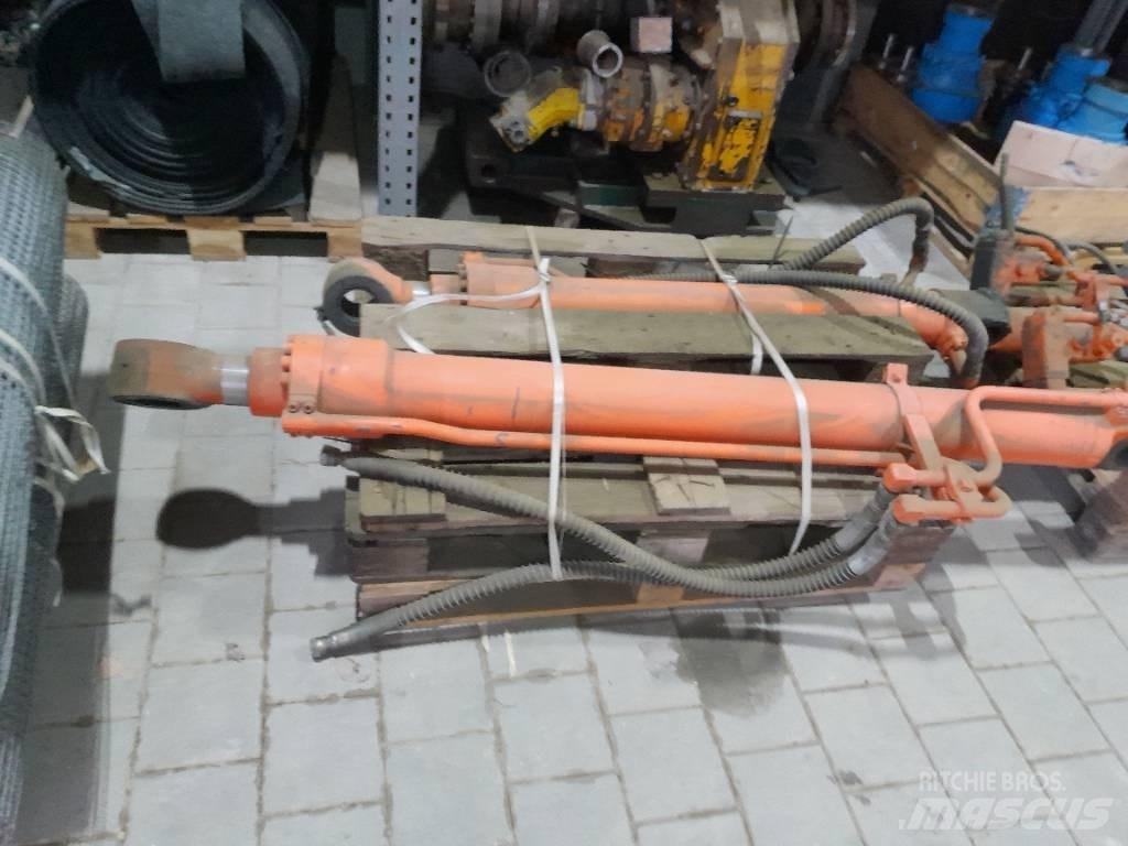 Hitachi ZX 210 Vikšriniai ekskavatoriai