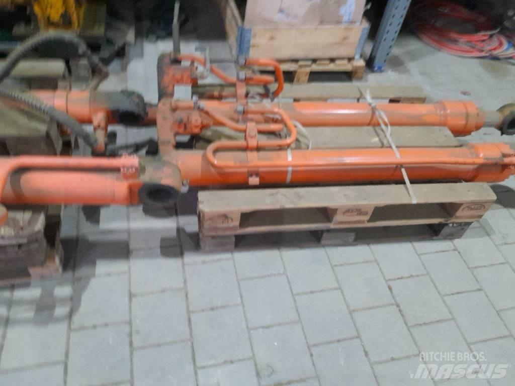 Hitachi ZX 210 Vikšriniai ekskavatoriai