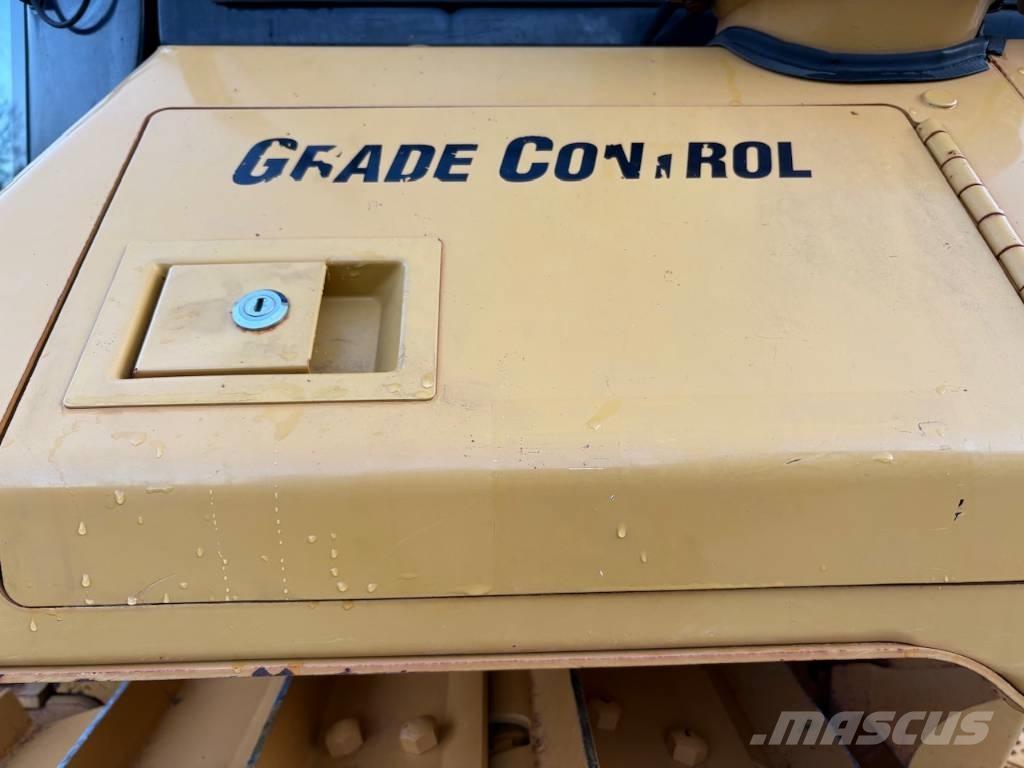 CAT D 6 N XL Vikšriniai buldozeriai