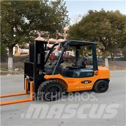 Toyota 7 FDN 30 Dyzeliniai krautuvai