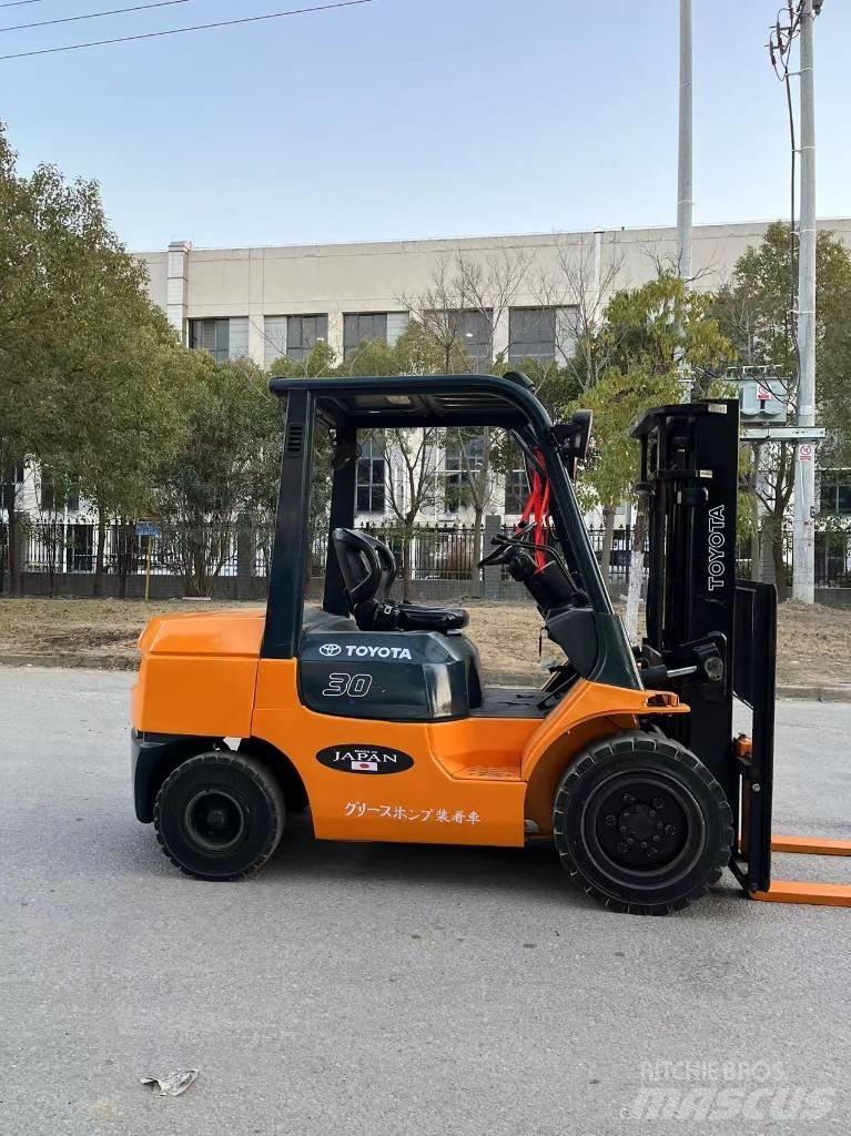 Toyota 7 FDN 30 Dyzeliniai krautuvai