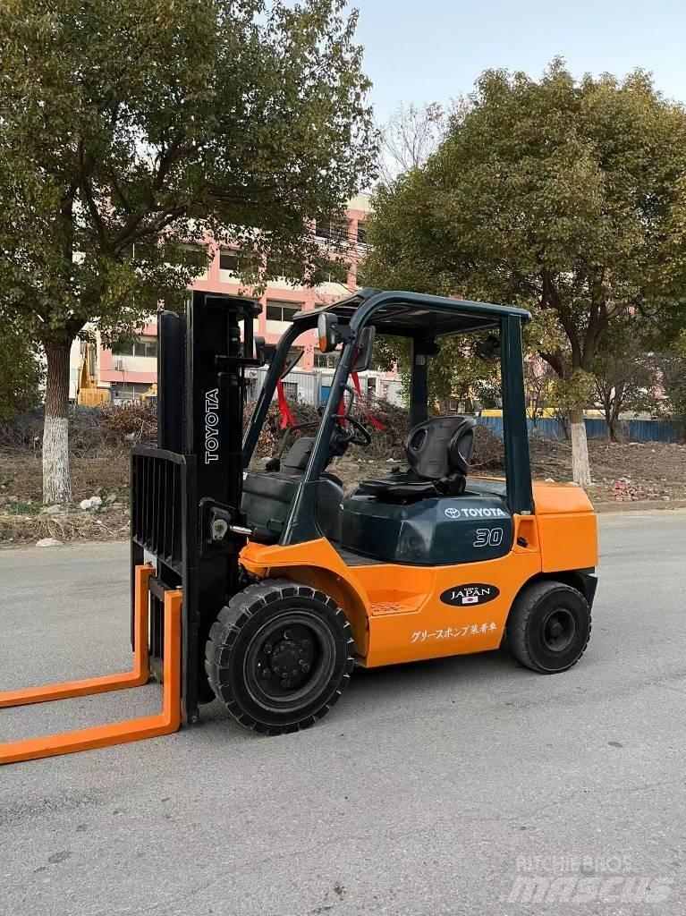 Toyota 7 FDN 30 Dyzeliniai krautuvai