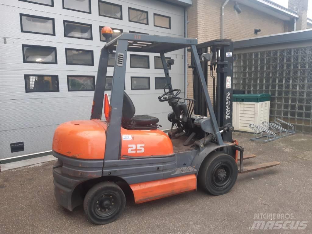 Toyota 6 FDF 25 Dyzeliniai krautuvai