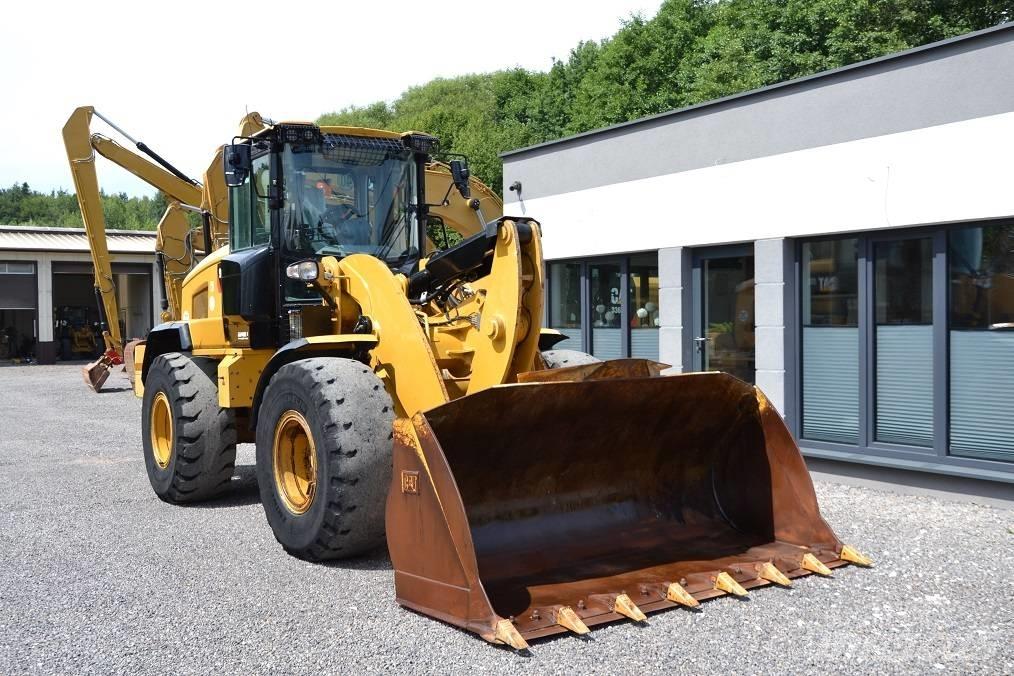 CAT 938 M Naudoti ratiniai krautuvai