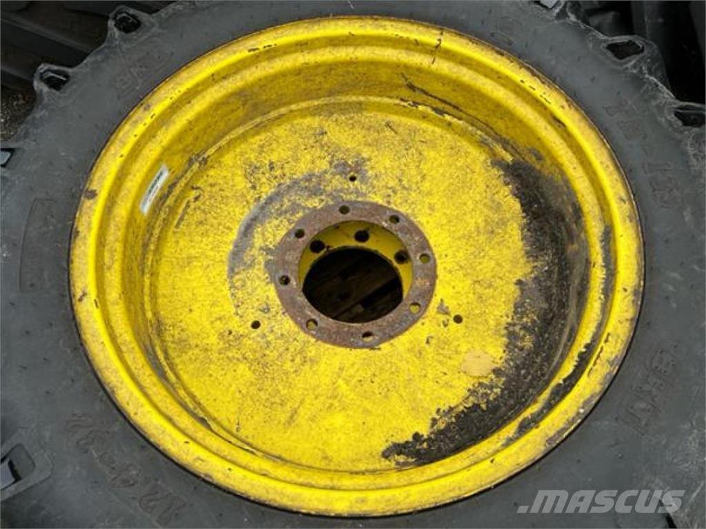 BKT 12.4-32 Padangos, ratai ir ratlankiai