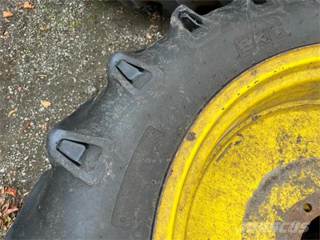 BKT 12.4-32 Padangos, ratai ir ratlankiai