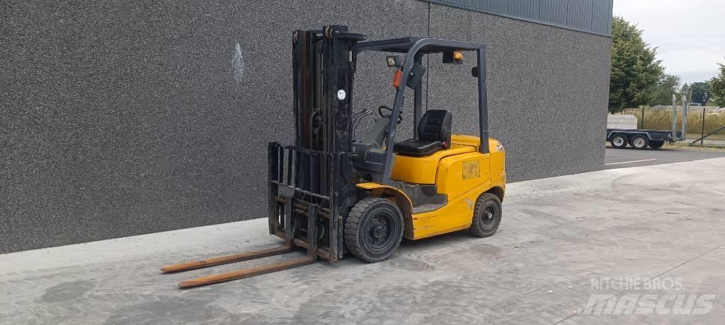 TCM FD25T3 Dyzeliniai krautuvai