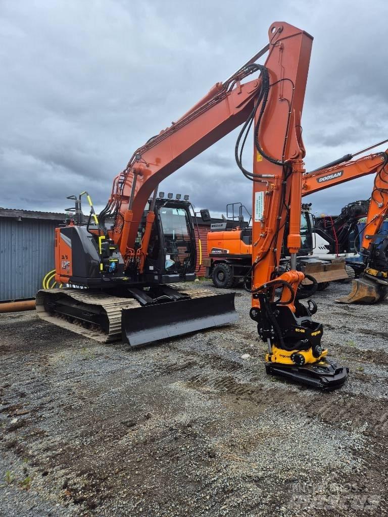Hitachi ZX 135 US -7 Vikšriniai ekskavatoriai