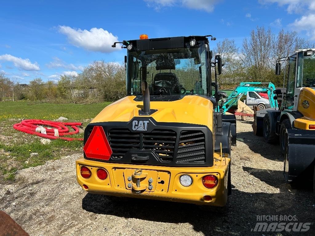 CAT 906 Naudoti ratiniai krautuvai