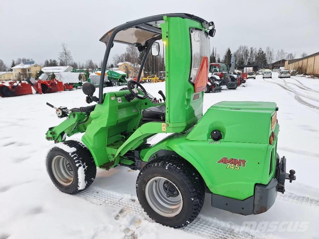 Avant 745 Daugiafunkciniai pakrovėjai