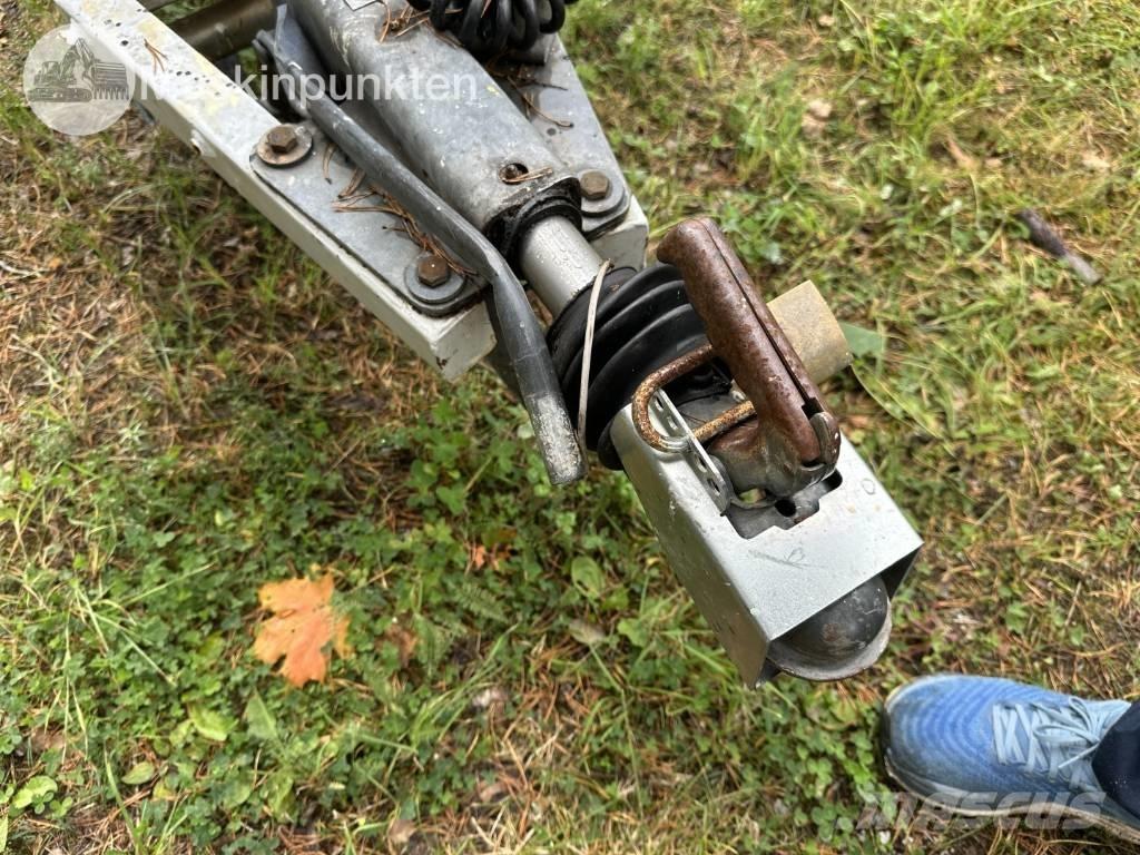 Dino 180 T Ant priekabų montuojamos kėlimo platformos