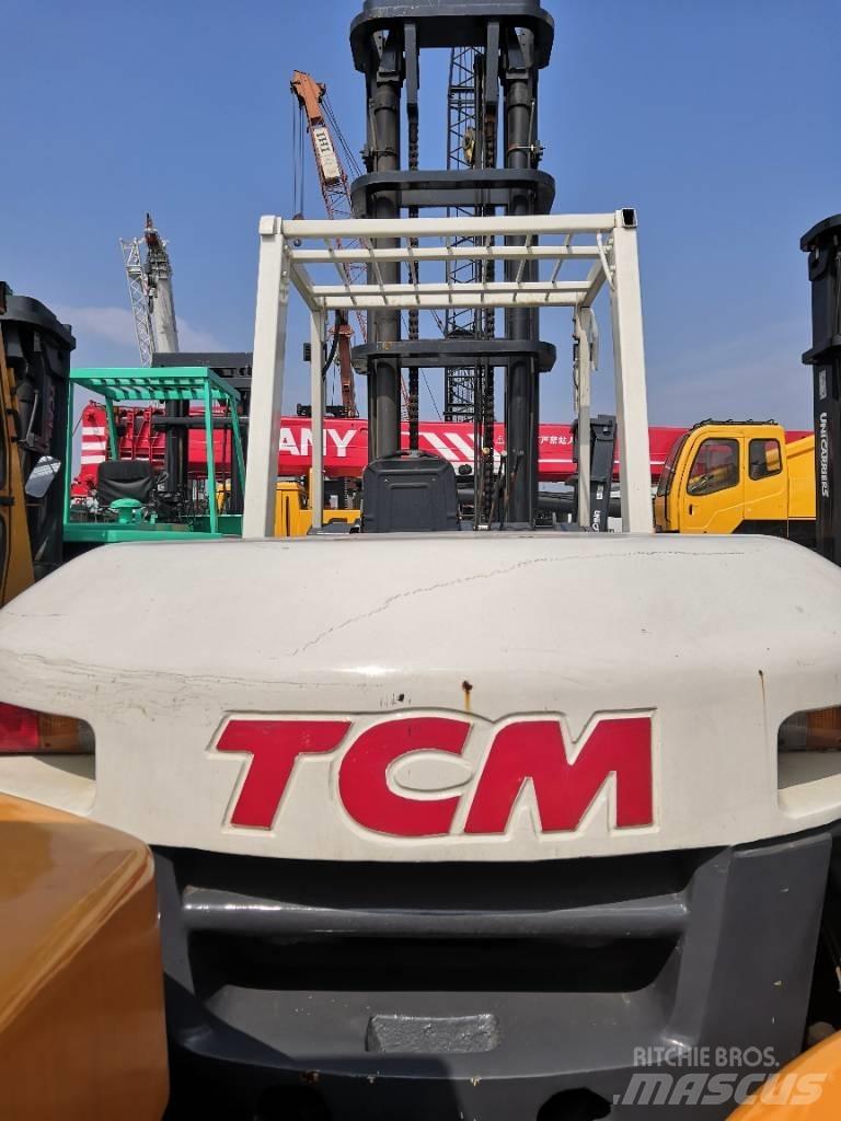 TCM 100 Dyzeliniai krautuvai