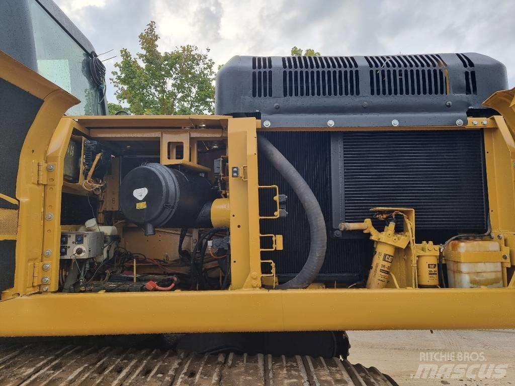 CAT 330 D Vikšriniai ekskavatoriai
