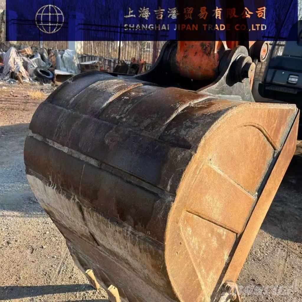 Hitachi ZX 200 Vikšriniai ekskavatoriai