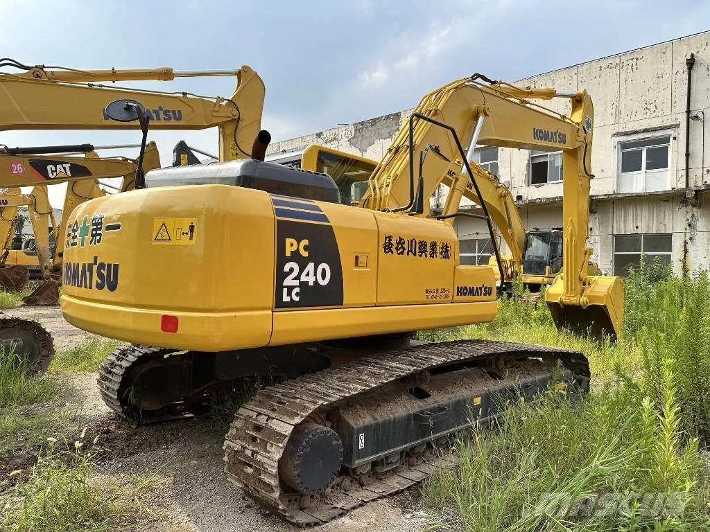 Komatsu PC240-8 Vikšriniai ekskavatoriai