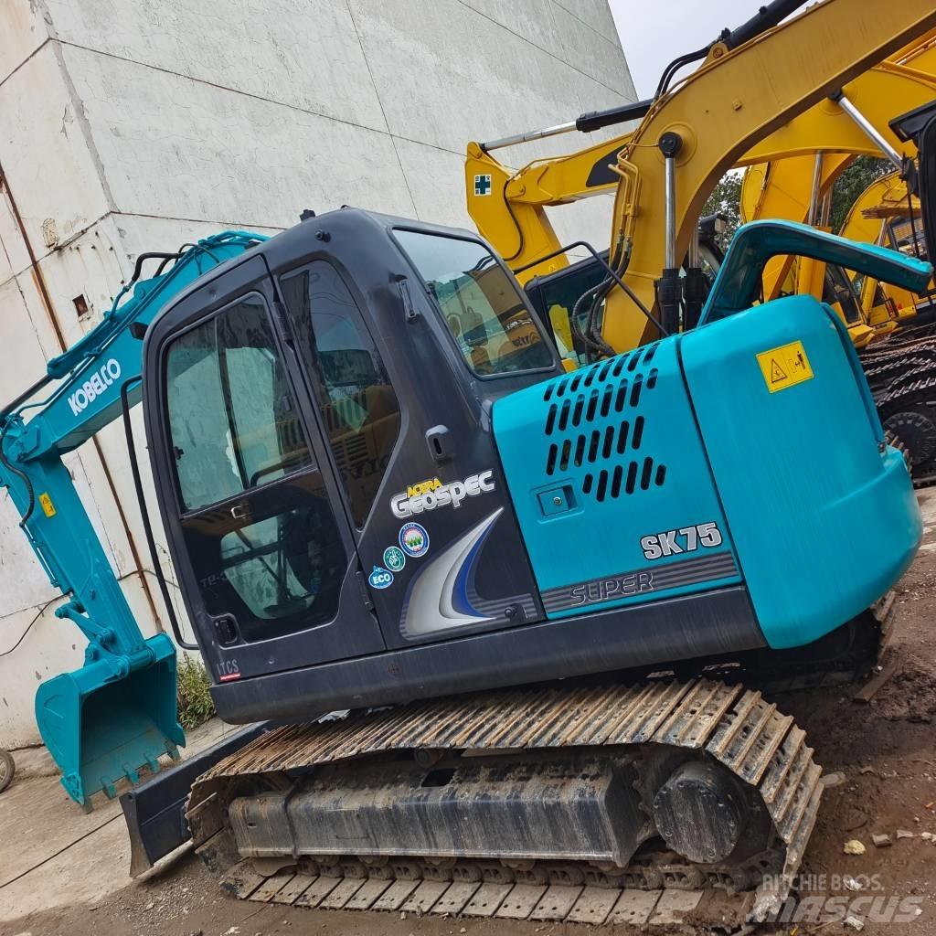 Kobelco SK 75 Vidutinės galios ekskavatoriai 7-12 t