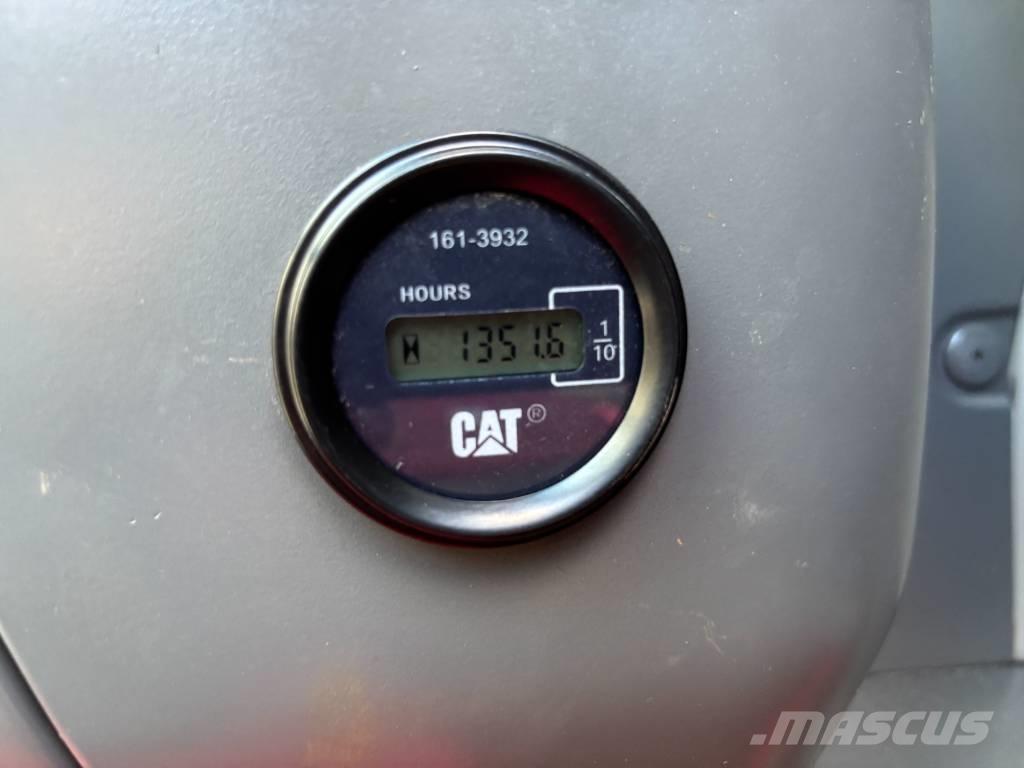CAT 329 D Vikšriniai ekskavatoriai
