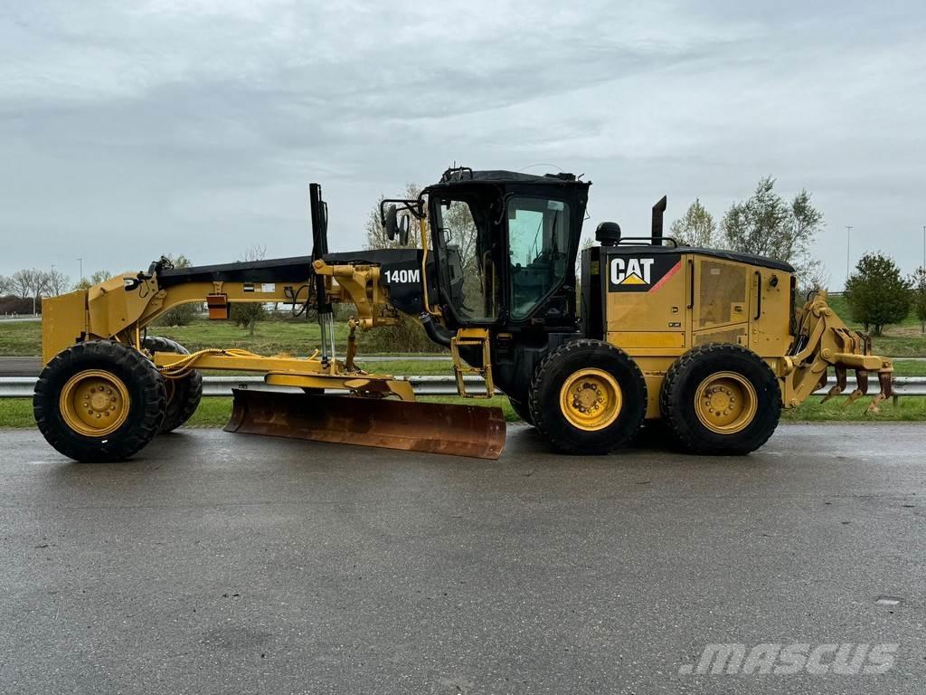 CAT 140M Greideriai