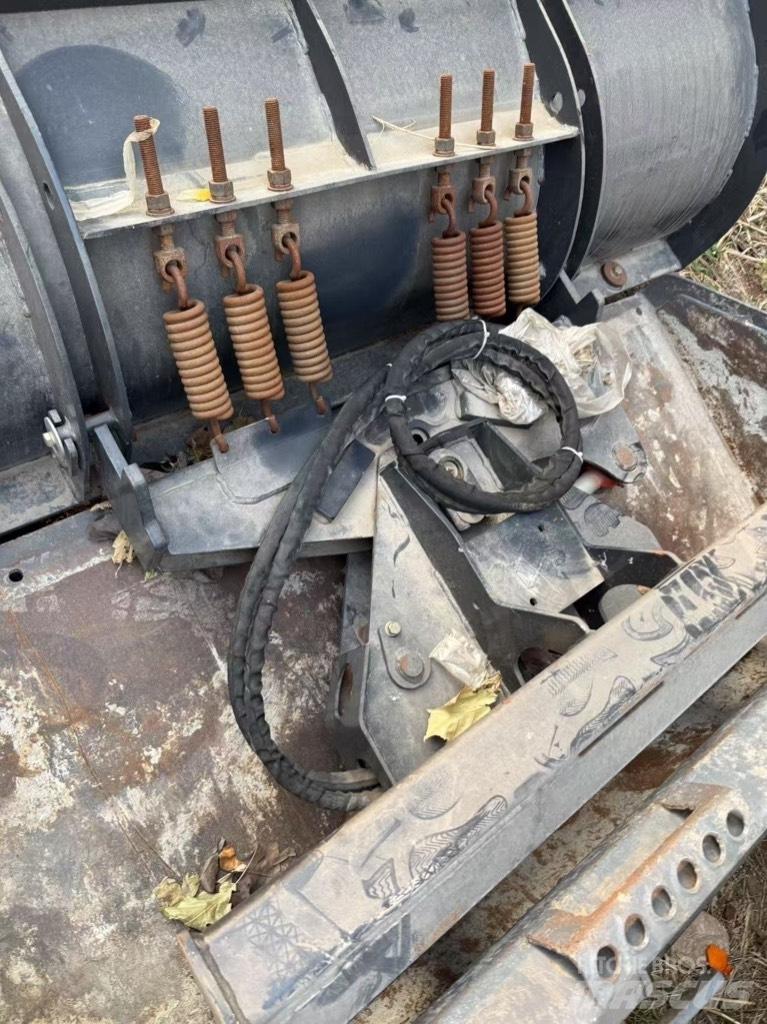 Bobcat S 18 Krautuvai su šoniniu pasukimu