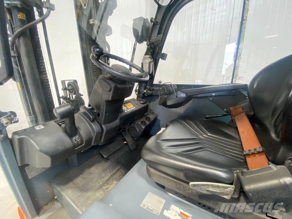Toyota 8FBMT35 Elektriniai šakiniai krautuvai