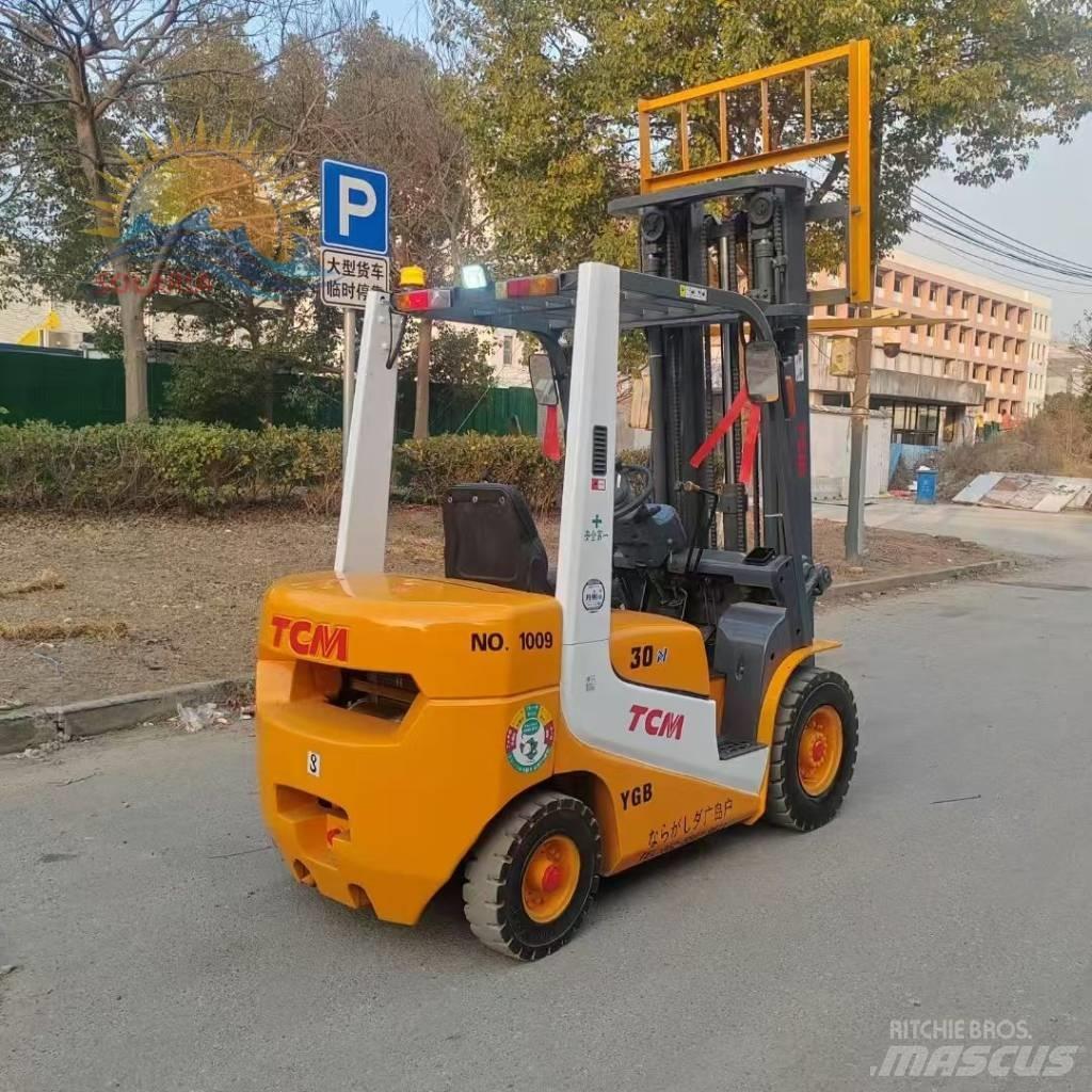 TCM FD 30 Dyzeliniai krautuvai