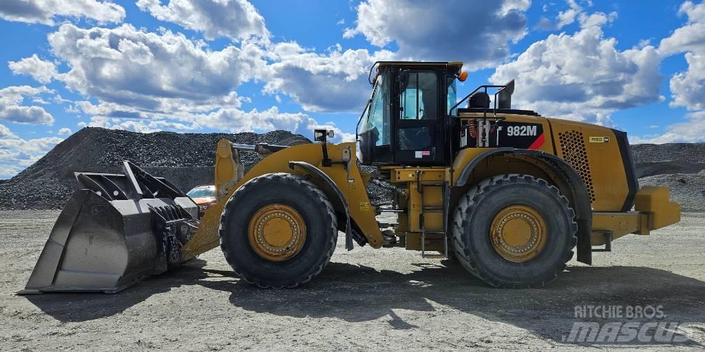 CAT 982 M Naudoti ratiniai krautuvai