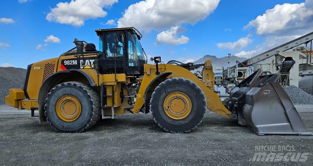 CAT 982 M Naudoti ratiniai krautuvai