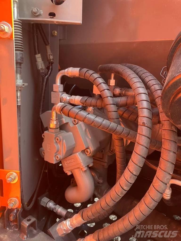 Hitachi 70-5A Vikšriniai ekskavatoriai
