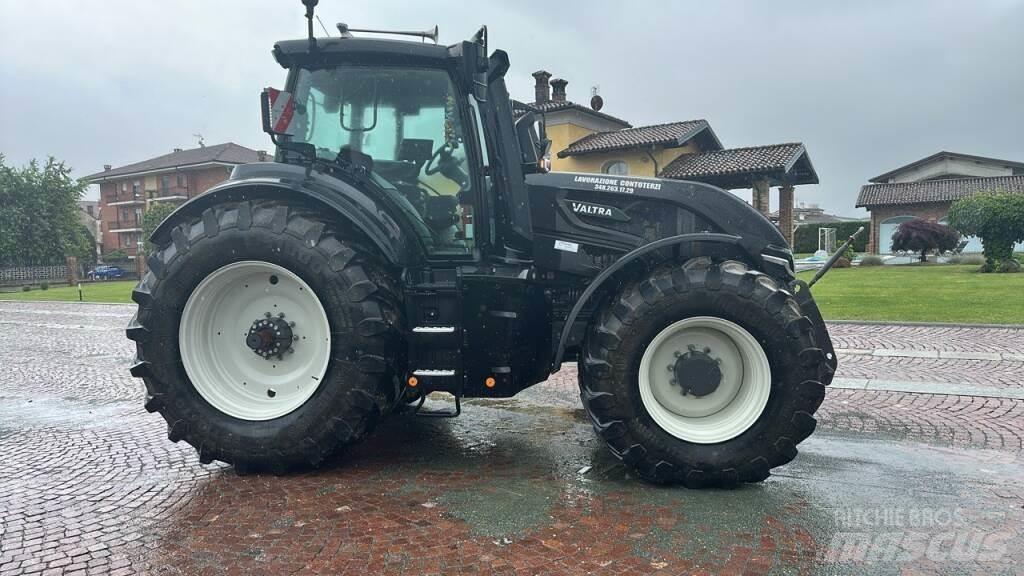 Valtra Q305 Traktoriai