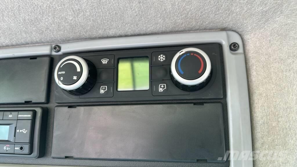 Valtra Q305 Traktoriai