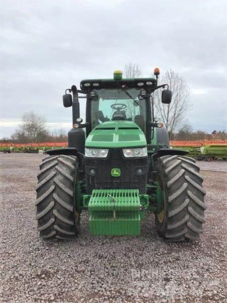 John Deere 8320 R Traktoriai