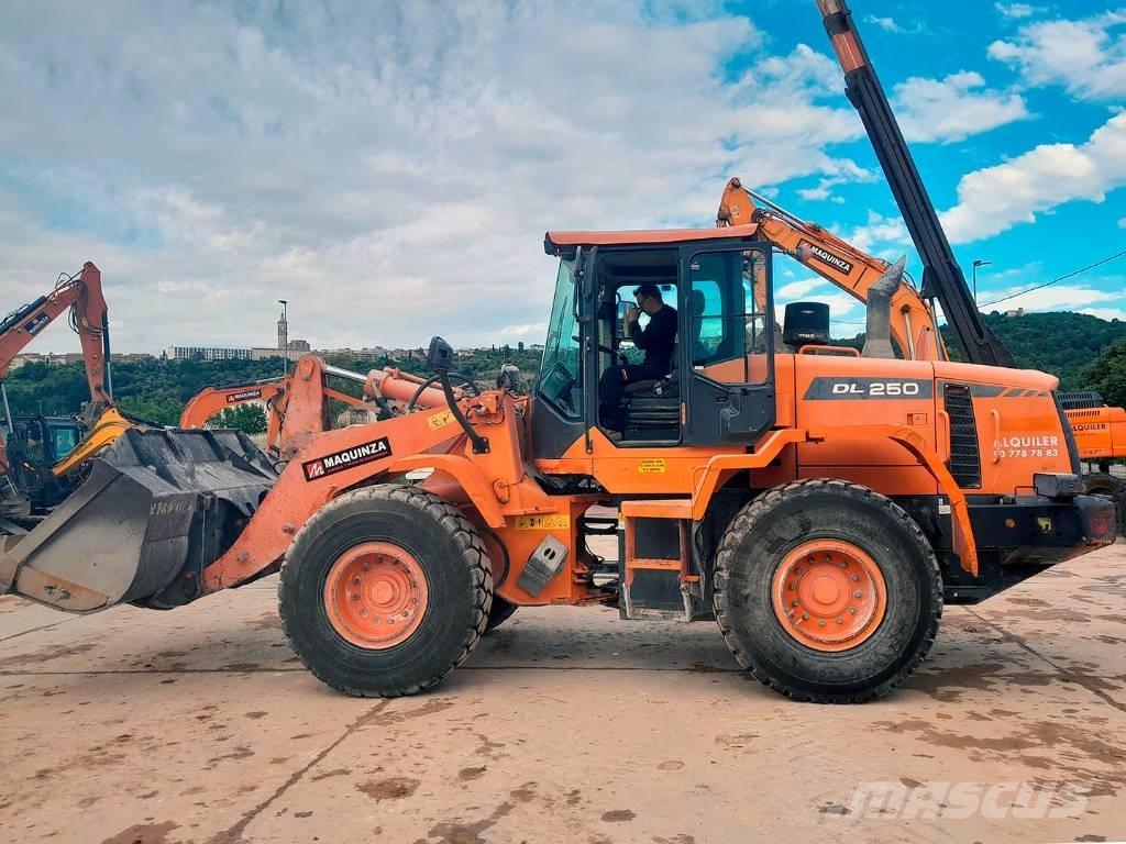 Doosan DL 250-3 Naudoti ratiniai krautuvai