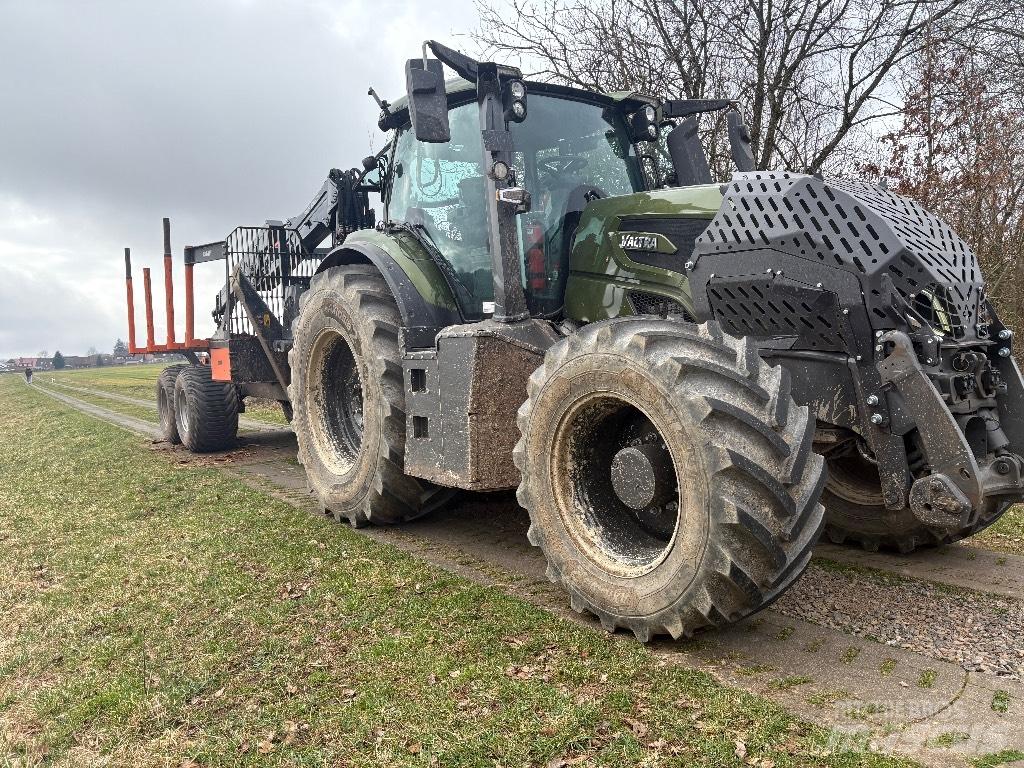 Valtra Q 305 Traktoriai
