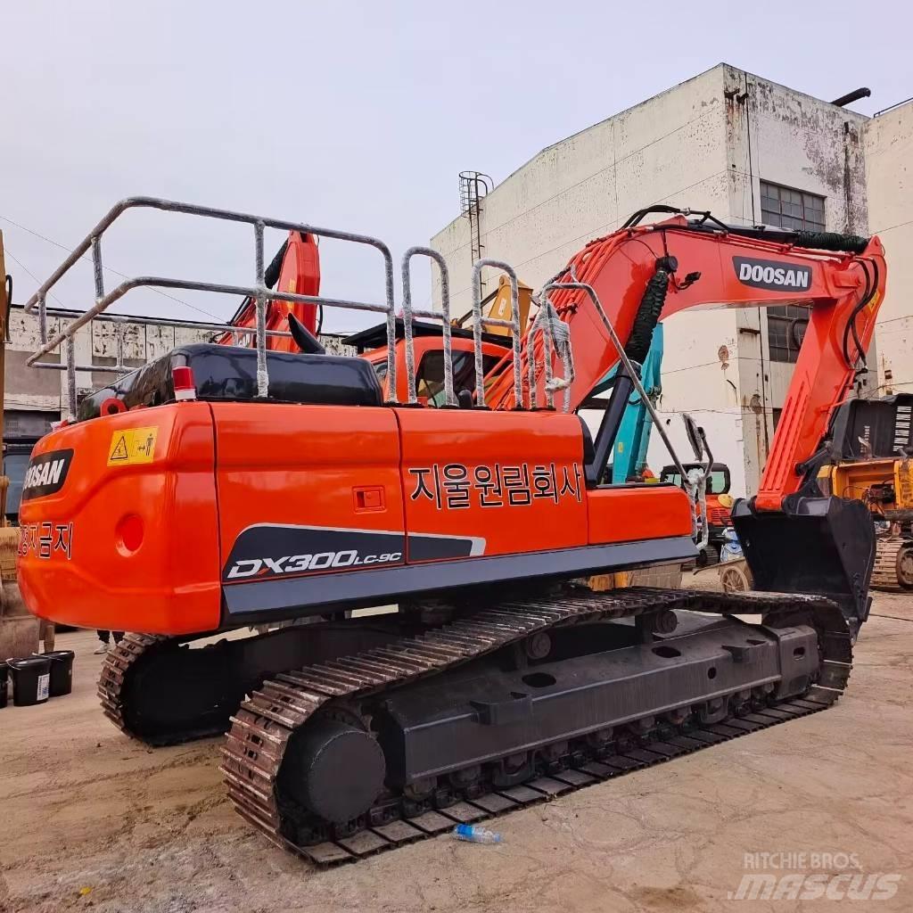 Doosan DX 300 Vikšriniai ekskavatoriai
