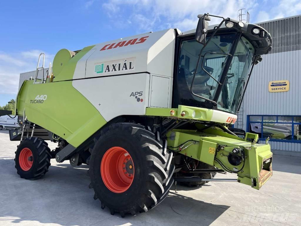 CLAAS Tucano 440 Derliaus nuėmimo kombainai