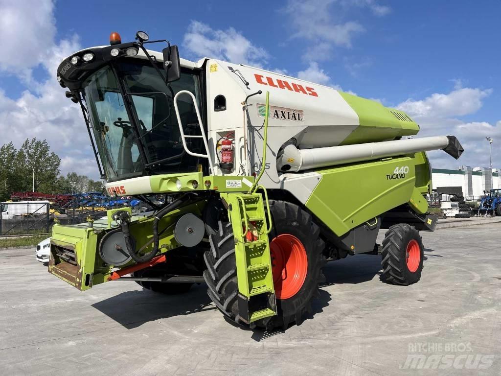CLAAS Tucano 440 Derliaus nuėmimo kombainai