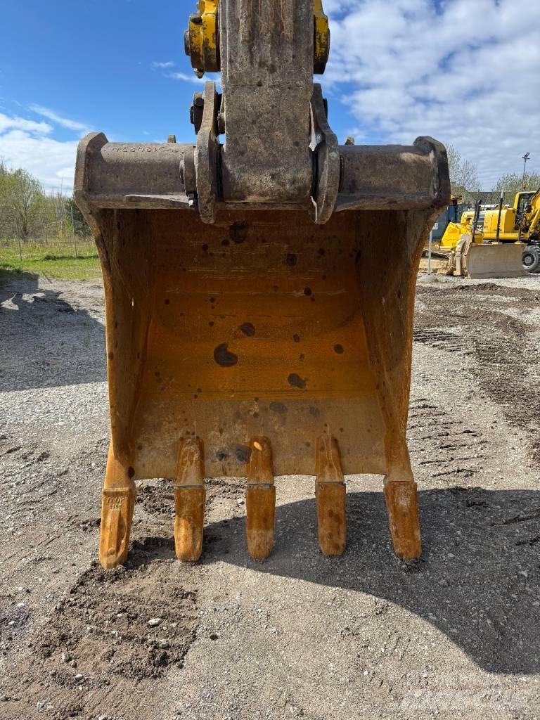 Komatsu HB365LC-3E0 Vikšriniai ekskavatoriai