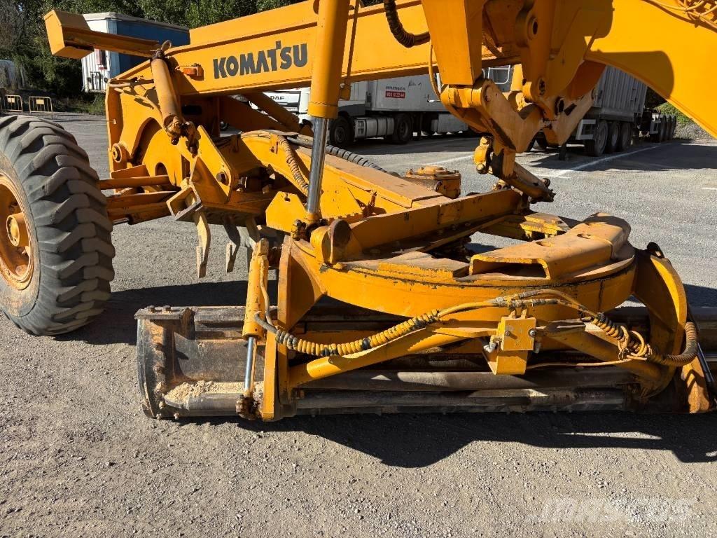 Komatsu GD 530 A Greideriai
