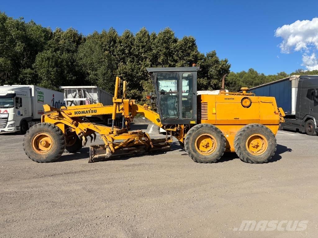 Komatsu GD 530 A Greideriai