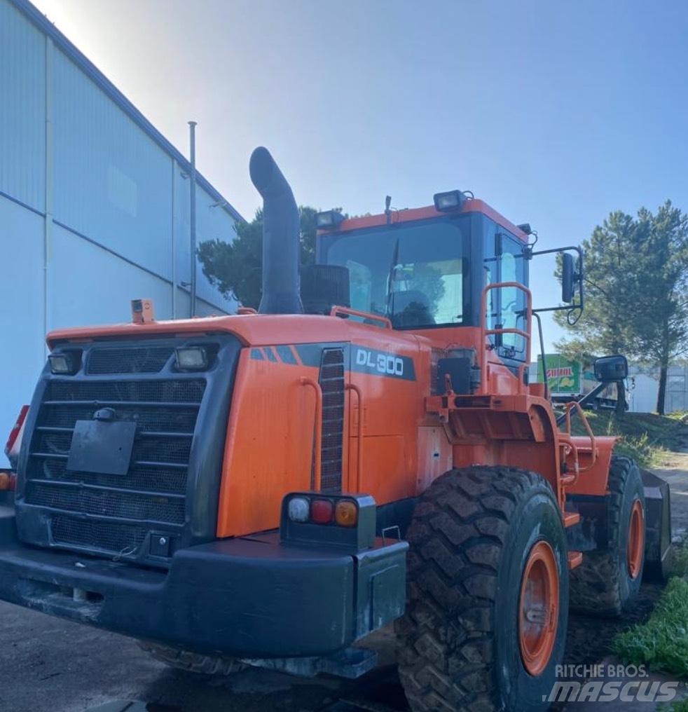 Doosan DL 300 Naudoti ratiniai krautuvai