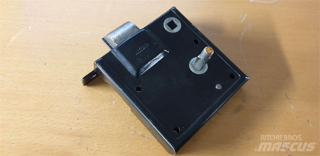  FMG/Ösa 813918 Kabinos ir salonai