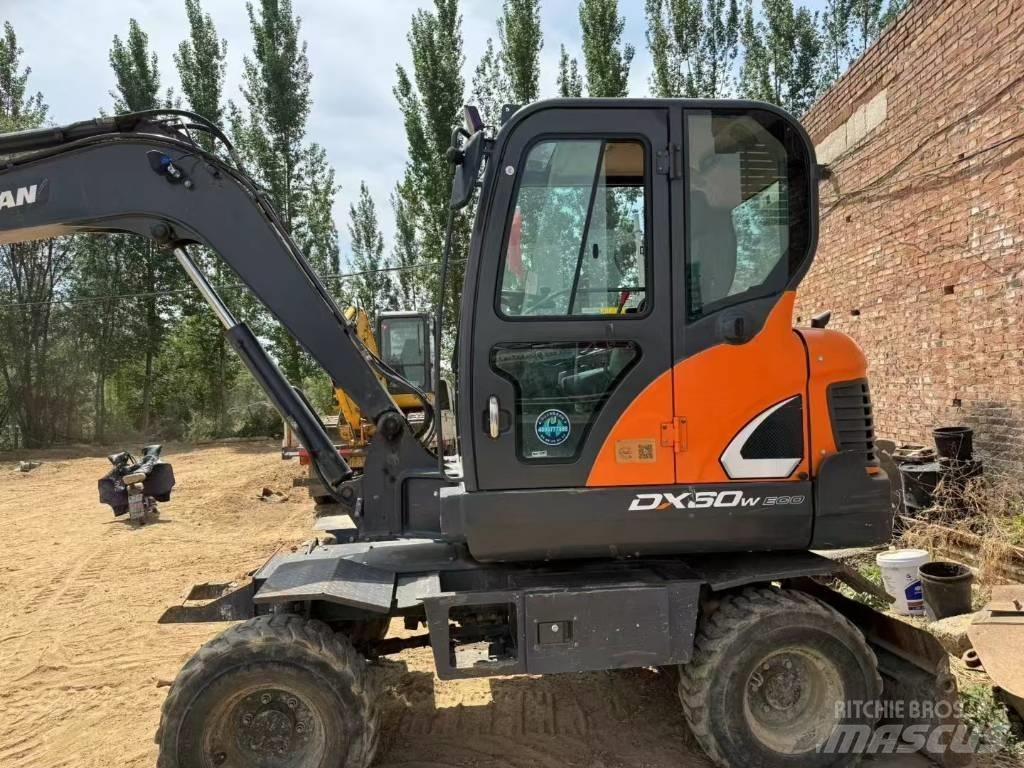 Doosan DX60W Ratiniai ekskavatoriai
