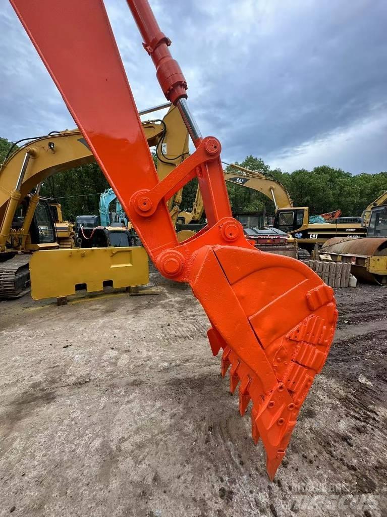 Hitachi ZX200 Vikšriniai ekskavatoriai