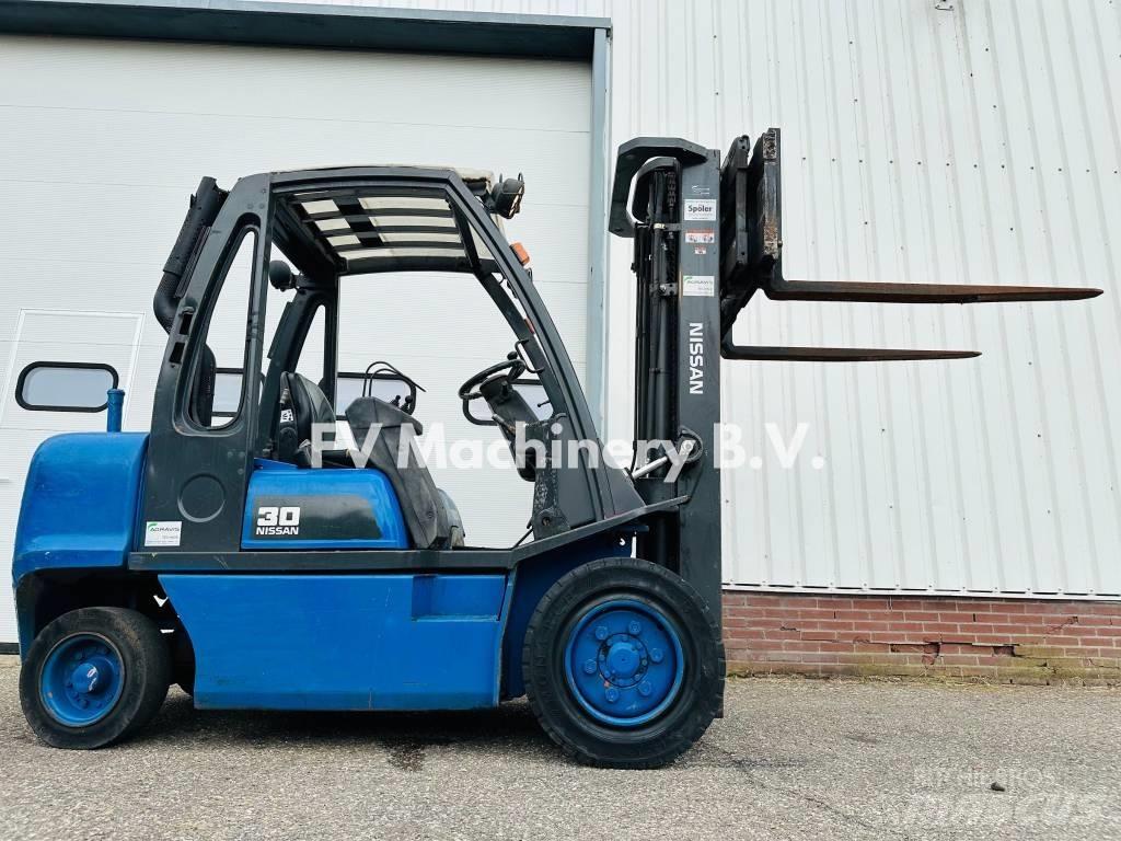 Nissan FGD 02A-300 Dyzeliniai krautuvai