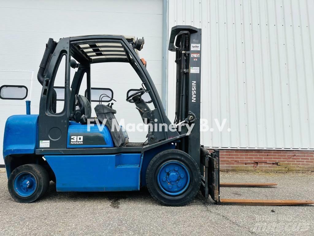 Nissan FGD 02A-300 Dyzeliniai krautuvai