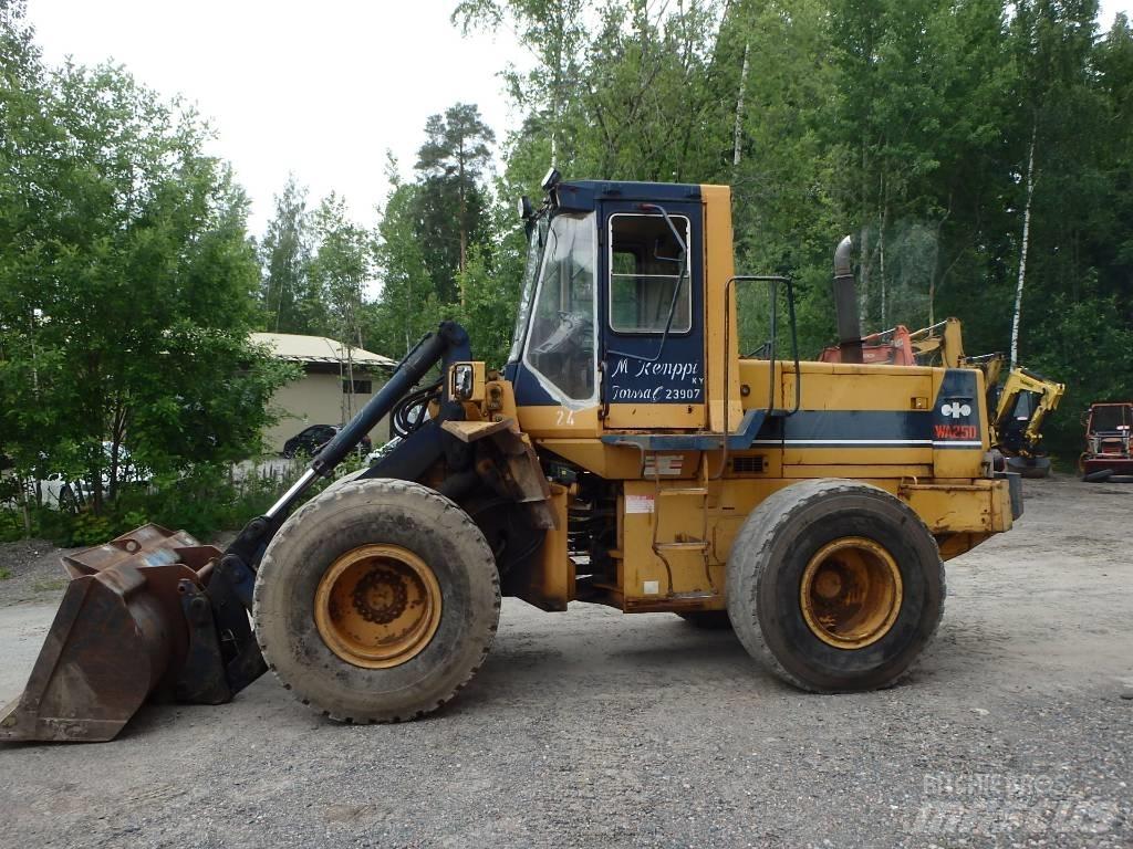 Komatsu WA 250-1 Naudoti ratiniai krautuvai
