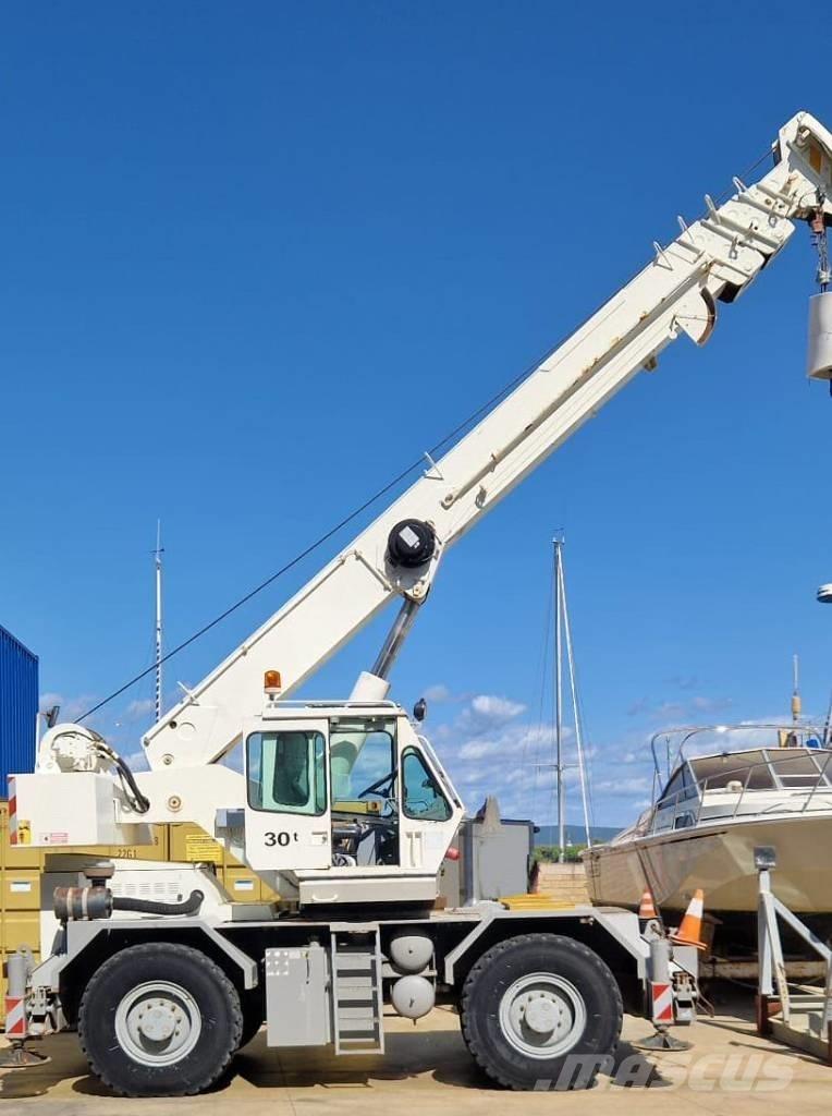 Terex A 300 Neapdoroto reljefo kranai