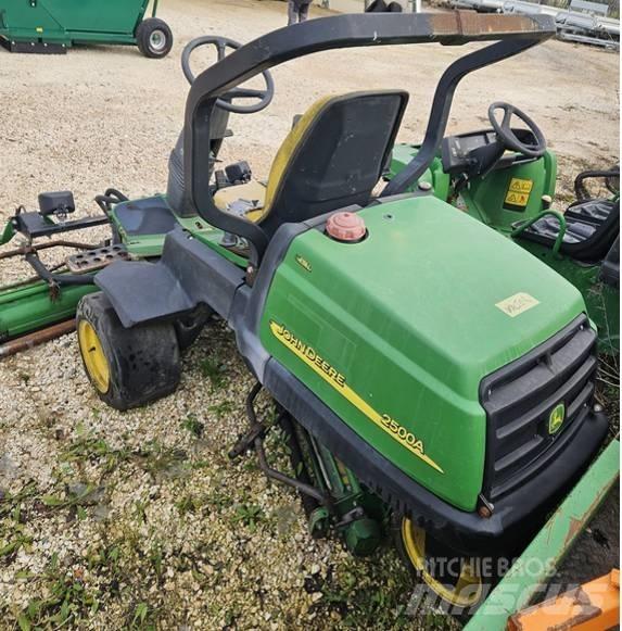 John Deere 2500 A Golfo laukų šienapjovės