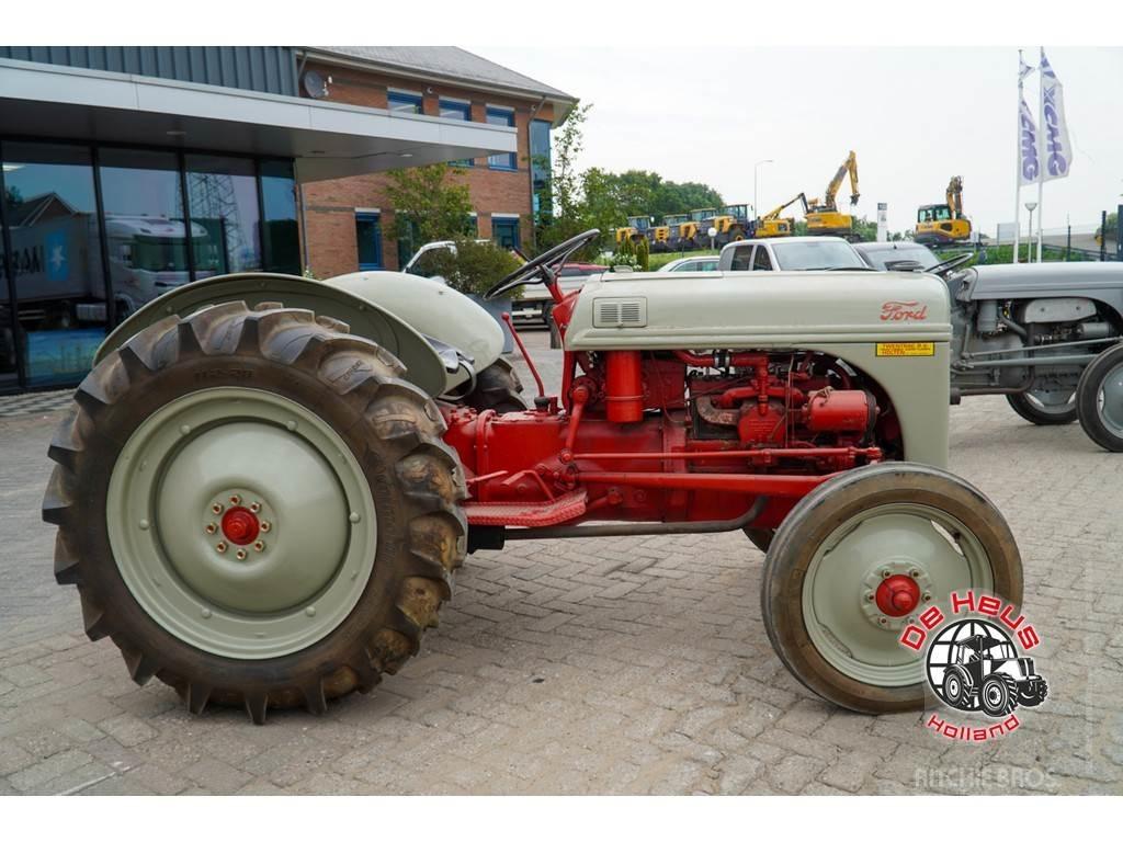 Ford Dearborn Traktoriai